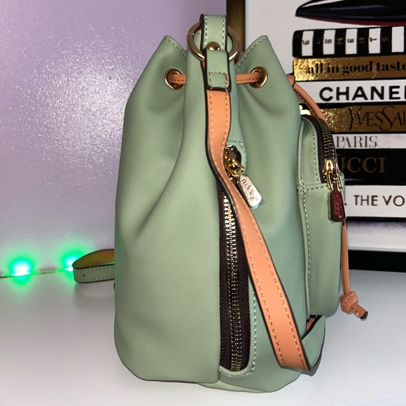 Bucket Bag - Picture 4 of 6